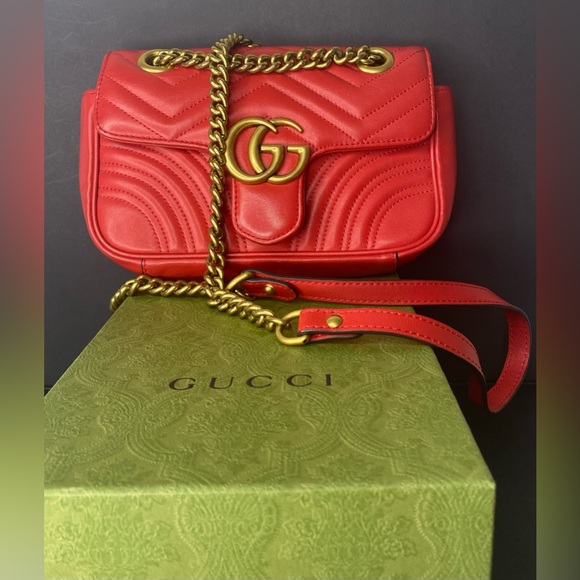 Gucci GG Marmont shoulder bag in deep red matelassé chevron nappa leather. - Picture 12 of 17
